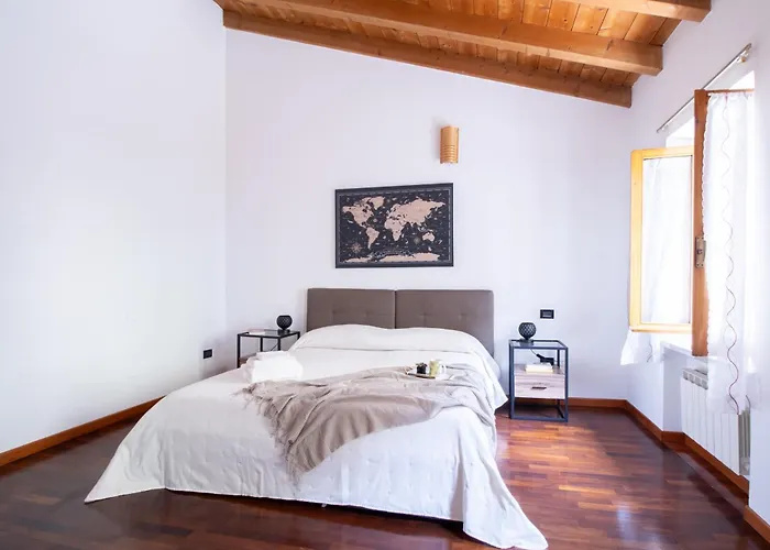 Guesthost - Accogliente Villetta Con Patio Esterno