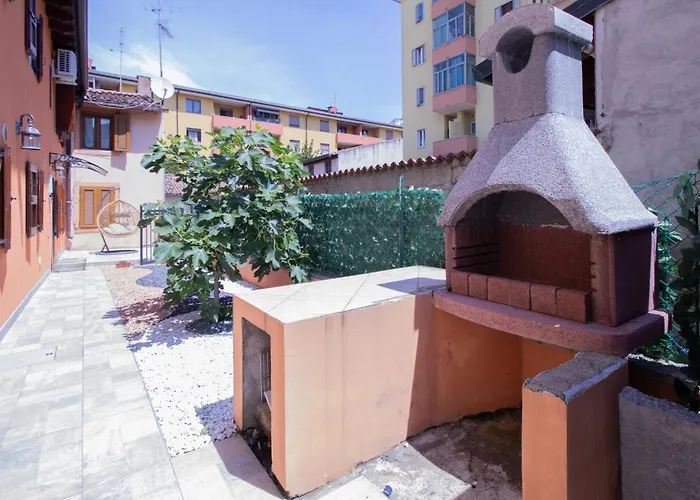 Guesthost - Accogliente Villetta Con Patio Esterno