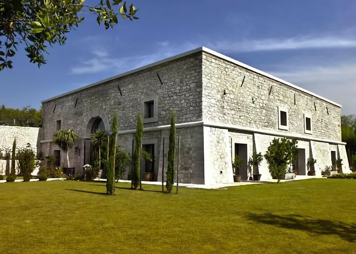 Delser Verona Manor House